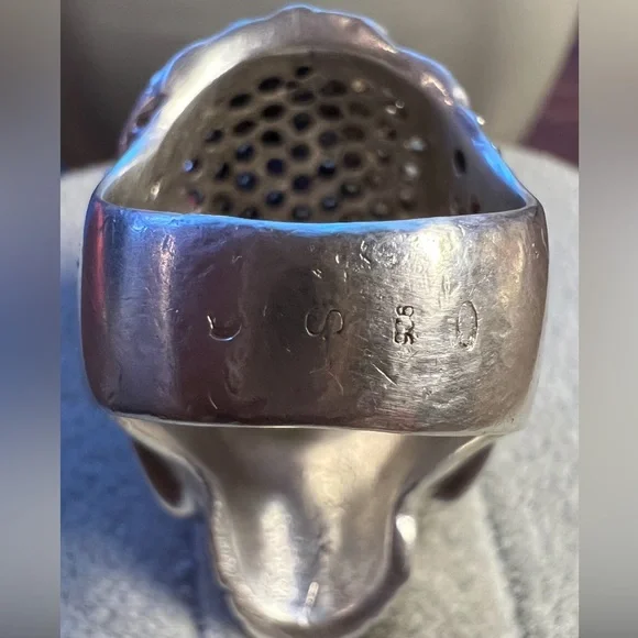 VIVIENNE WESTWOOD 925 SILVER SKULL RING W/SWAROVSKI CRYSTALS, SZ. 6,  & BOX! - Picture 5 of 7